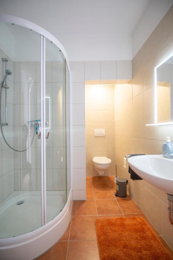 קלוטן Apartment Mit Kleinem Innenhof Im Erdgeschoss Fuer Bis Zu 4 Personen מראה חיצוני תמונה